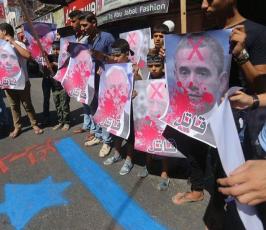مواطنون غاضبون يحرقون صور نتنياهو واوباما وبيرس  ‫(1)‬ ‫‬