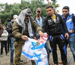 مسيرات حاشدة في غزة رفضاً للقرار الأمريكي بنقل السفارة للقدس المحتلة ‫(29273997)‬ ‫‬