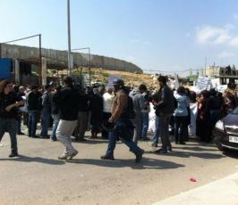 القدس: الاحتلال يقمع مسيرة نسوية فلسطينية على معبر قلنديا