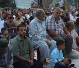 الجهاد الإسلامي يصلي العيد أمام منزل الشهيد الإعداد كامل الإعداد بغزة ‫(37945900)‬ ‫‬