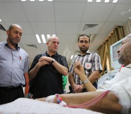 الصليب الأحمر ينظم جولةللمشاريع التي قام بتأهيلها وإصلاحها بعد عام على الحرب  ‫(1)‬