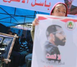 خيمة عزاء للشهيد باسل الاعرج فى ساحة الجندى المجهول بغزة (7)