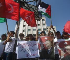مسيرات في غزة دعماً للرئيس التركي أردوغان ‫(29077393)‬ ‫‬
