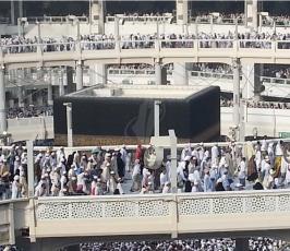 الحجاج يواصلون الشعائر الدينية استعدادا ليوم عرفه