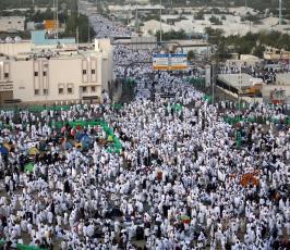 حجاج على جبل عرفات بعد ظهر اليوم لأداء ركن الحج الأعظم  ‫(29745553)‬ ‫‬