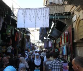 تدفق عشرات الالاف من المصلين على القدس القديمة لاداء صلاة الجمعة