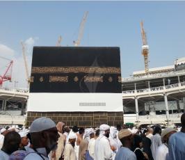الحجاج يواصلون الشعائر الدينية استعدادا ليوم عرفه