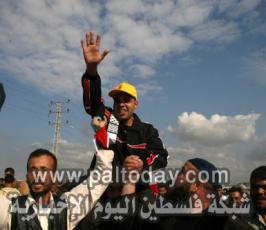 عدسة « فلسطين اليوم » تشارك أسرى غزة وذويهم بهجة التحرر من سجون الاحتلال