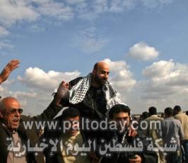 عدسة « فلسطين اليوم » تشارك أسرى غزة وذويهم بهجة التحرر من سجون الاحتلال