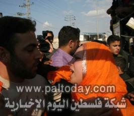 عدسة « فلسطين اليوم » تشارك أسرى غزة وذويهم بهجة التحرر من سجون الاحتلال