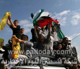 عدسة « فلسطين اليوم » تشارك أسرى غزة وذويهم بهجة التحرر من سجون الاحتلال
