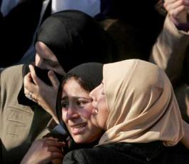 بالصور.. أهالي قرية اليامون يشيعون الشهيد جهاد نواهضه 22عاما