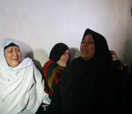عدسة فلسطين اليوم.. شاهد صور وداع الشهيد على حجازي من قبل ذويه