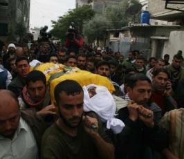 عدسة فلسطين اليوم.. شاهد صور وداع الشهيد على حجازي من قبل ذويه