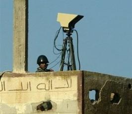 بالصور .. السلطات المصرية تنصب كاميرات على طول الحدود المصرية الفلسطينية 