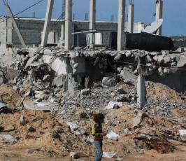 عدسة فلسطين اليوم تلتقط مشاهد من اثار الدمار الاسرائيلي على جحر الديك وسط القطاع