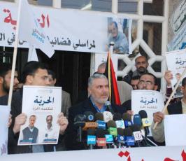 بالصور الاعتصام الذى نفذه منتدى الاعلاميين الفلسطينيين تنديدا بإعتقال زملاء لهم فى الضفة