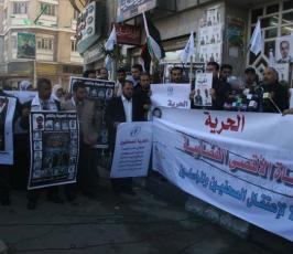 بالصور الاعتصام الذى نفذه منتدى الاعلاميين الفلسطينيين تنديدا بإعتقال زملاء لهم فى الضفة