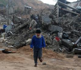 عدسة فلسطين اليوم تتجول في مخيمات ايواء المشردين التي غمرتها مياه الأمطار