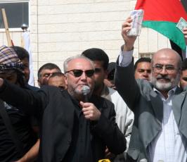 عدسة « فلسطين اليوم » ترافق قافلة شريان الحياة وهي تسلم المساعدات للحكومة في غزة