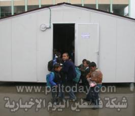 « فلسطين اليوم » تلتقط صوراً لطلبة مدرسة ميدانية أقيمت على أنقاض أخرى مدمرة بغزة 