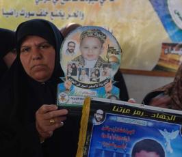 عدسة « فلسطين اليوم » تشارك أهالي الأسرى فى اعتصامهم أمام مقر الصليب بغزة