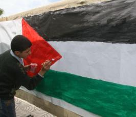 بالصور.. أطفال فلسطين يرسمون على الجدران