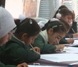 بالصور.. أطفال فلسطين يرسمون على الجدران