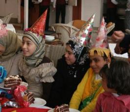 بالصور: نادي الصحفي الصغير يقيم عيد ميلاد لأطفال تضرروا من العدوان على غزة