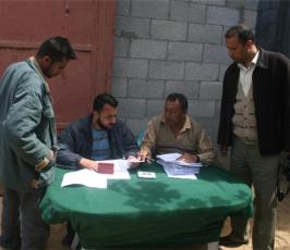 بالصور.. حملة توزيع خزانات مياه على المتضررين شرق دير البلح