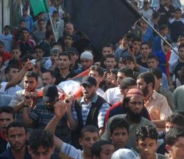 بالصور :: جنازة الشهيدين  جاسر و صالح اللذين استشهدا أثناء تأديتهما لمهمة جهادية جنوب القطاع .