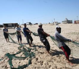 عدسة فلسطين اليوم ترافق الصيادين في مواجهتهم للاجراءات الاسرائيلية في بحر غزة