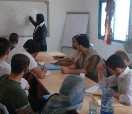 بالصور:التجمع الإعلامي يختتم دورة تدريبية في مجال حقوق الإنسان بالوسطى