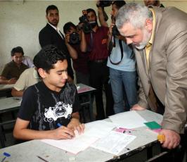عدسة « فلسطين اليوم » ترافق طلبة الثانوية العامة بقطاع غزة في أول يوم للامتحانات