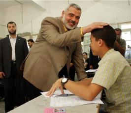 عدسة « فلسطين اليوم » ترافق طلبة الثانوية العامة بقطاع غزة في أول يوم للامتحانات