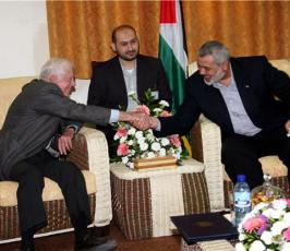 بالصور : كارتر يتجول في غزة ويلتقي عدداً من المسؤولين