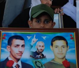 عدسة« فلسطين اليوم »ترافق أهالى الأسرى إعتصامهم الأسبوعى بمقر الصليب الأحمر بغزة