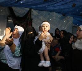 بالصور.. زفاف شقيقين في خيمة بعد تدمير منزلهما في الحرب الاخيرة في بيت حانون‏