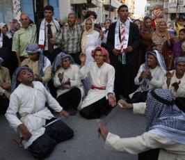 بالصور.. زفاف شقيقين في خيمة بعد تدمير منزلهما في الحرب الاخيرة في بيت حانون‏