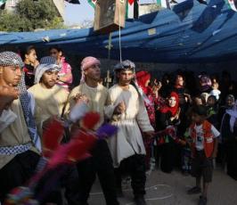 بالصور.. زفاف شقيقين في خيمة بعد تدمير منزلهما في الحرب الاخيرة في بيت حانون‏