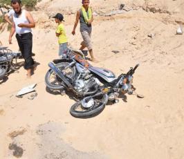 بالصور ... حادث سير بين دراجتين هوائيتين في خانيونس