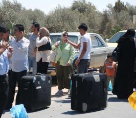 بالصور:معاناة المسافرين على معبر رفح البري 
