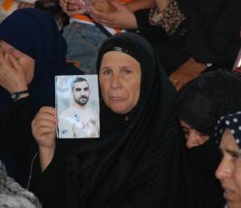 بالصور: الإعتصام الإسبوعى لذوي الأسرى والمعتقلين أمام مقر الصليب الأحمر بغزة 