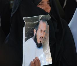 بالصور: الإعتصام الإسبوعى لذوي الأسرى والمعتقلين أمام مقر الصليب الأحمر بغزة 