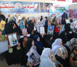 بالصور: الإعتصام الإسبوعى لذوي الأسرى والمعتقلين أمام مقر الصليب الأحمر بغزة 
