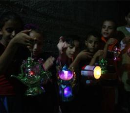 بالصور .. أطفال غزة يستقبلون شهر رمضان المبارك