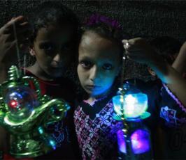 بالصور .. أطفال غزة يستقبلون شهر رمضان المبارك