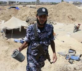 بالصور: عمليات انتشال الشهداء والمفقودين بعيد قصف منطقة الأنفاق بمدينة رفح‏