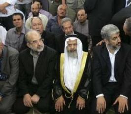 بالصور.. مشعل يشارك في جنازة والده بالأردن