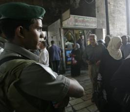 آلاف الفلسطينيين يؤدون الصلاة في المسجد الأقصى خلال الجمعة الثانية من شهر رمضان المبارك